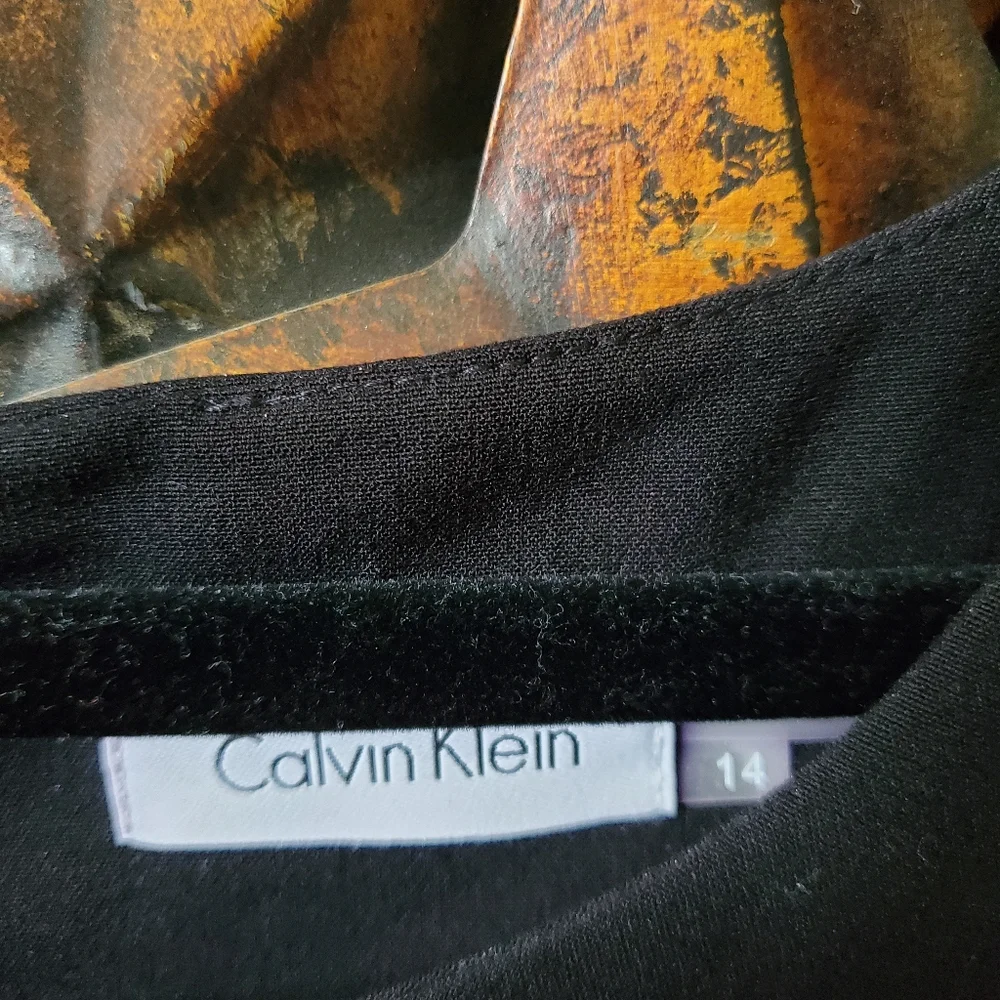 Simple little black Dress. - Picture 2 of 4